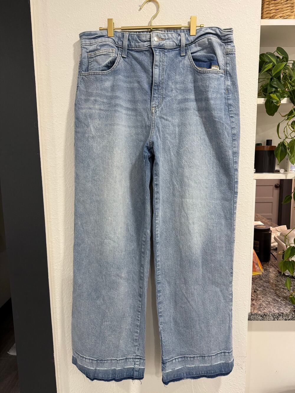 Women’s Size 16 High Rise Wide Leg Jeans Light Wash Raw Frayed Hem Denim